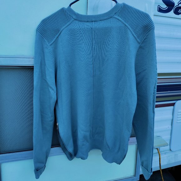 Designer sweater - Picture 2 of 3